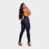 Zora – Džíny s Páskem