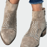 Sára – Ozdobené Kozačky